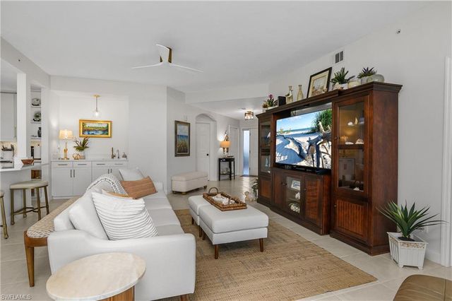 133 Vintage Bay DR # 14, Marco Island, FL 34145