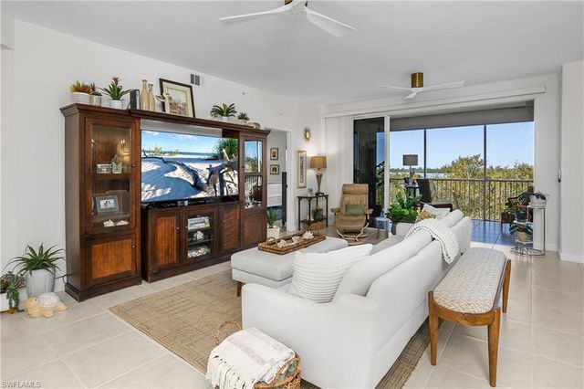 133 Vintage Bay DR # 14, Marco Island, FL 34145