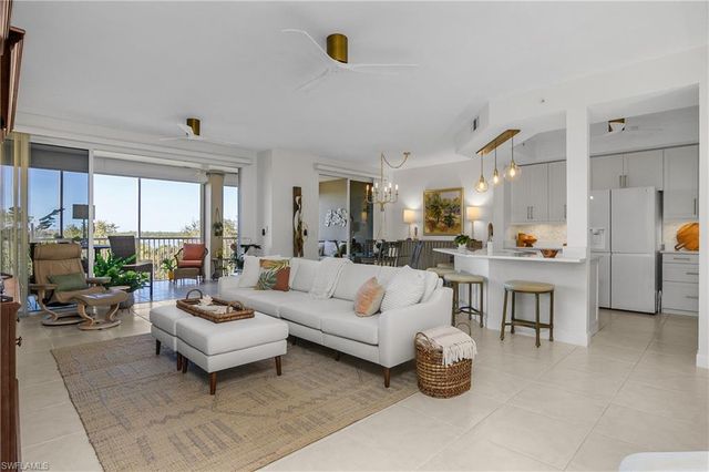 133 Vintage Bay DR # 14, Marco Island, FL 34145