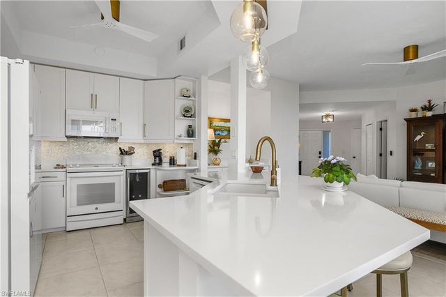 133 Vintage Bay DR # 14, Marco Island, FL 34145