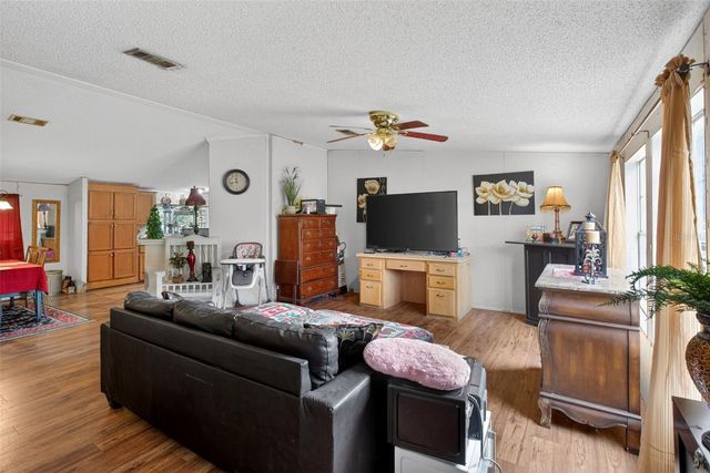 41901 PINE VALLEY DRIVE, Paisley, FL 32767