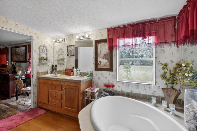 41901 PINE VALLEY DRIVE, Paisley, FL 32767