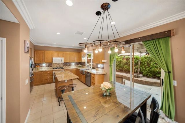 18 Radiance Lane, Rancho Santa Margarita, CA 92688