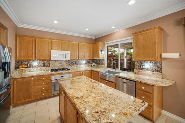 18 Radiance Lane, Rancho Santa Margarita, CA 92688