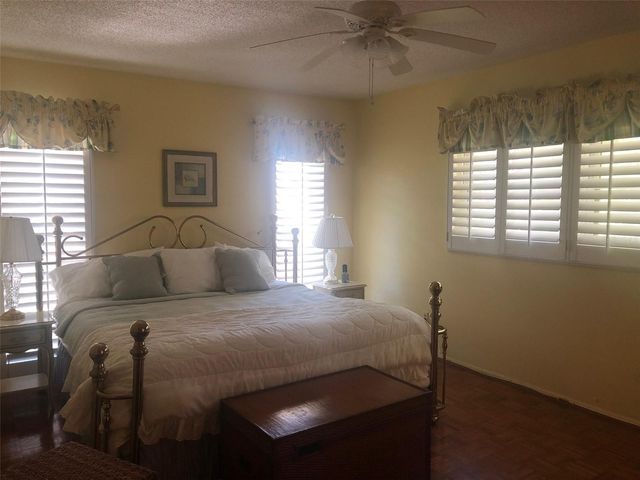 221 CEDARWOOD CIRCLE 221, Seminole, FL 33777