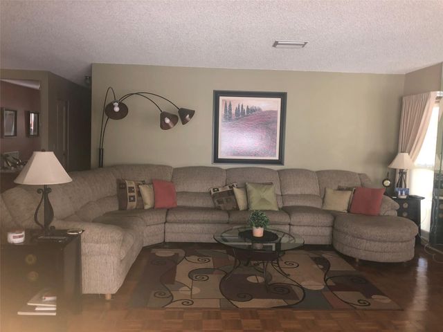221 CEDARWOOD CIRCLE 221, Seminole, FL 33777