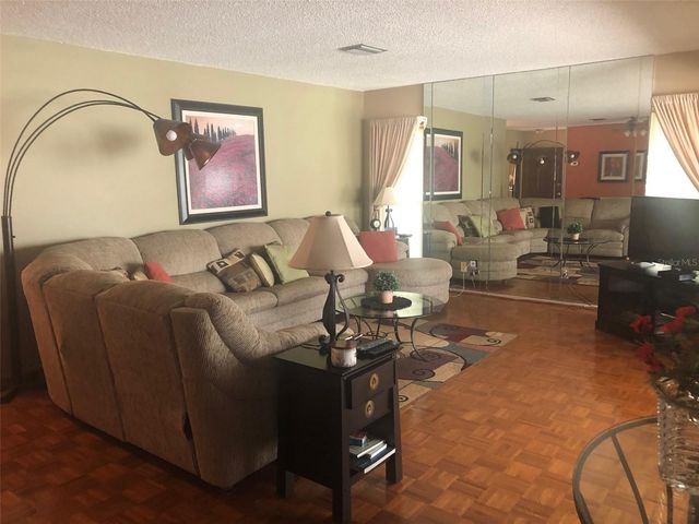 221 CEDARWOOD CIRCLE 221, Seminole, FL 33777