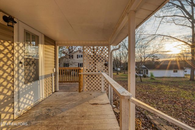 200 Pennsylvania Ave, Etowah, TN 37331