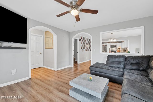 200 Pennsylvania Ave, Etowah, TN 37331