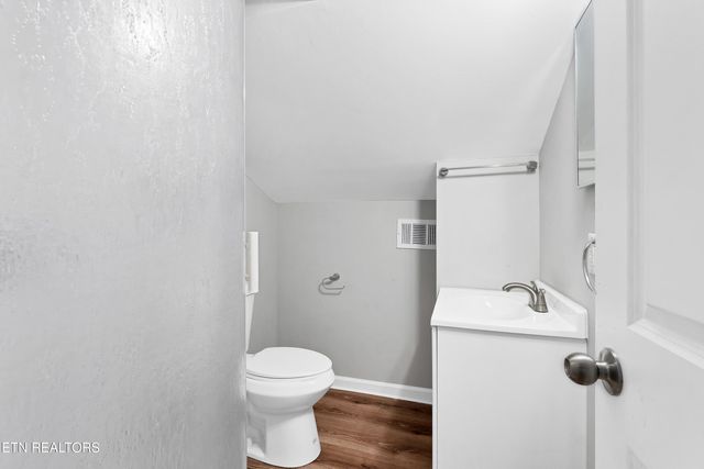 200 Pennsylvania Ave, Etowah, TN 37331