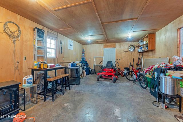 200 Pennsylvania Ave, Etowah, TN 37331