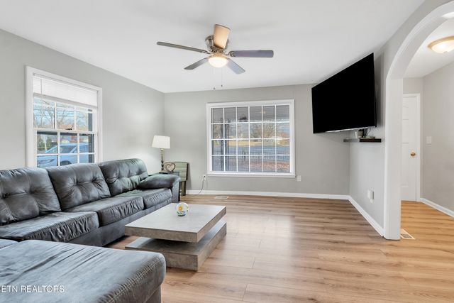 200 Pennsylvania Ave, Etowah, TN 37331