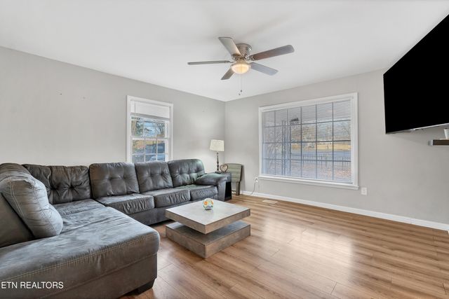 200 Pennsylvania Ave, Etowah, TN 37331