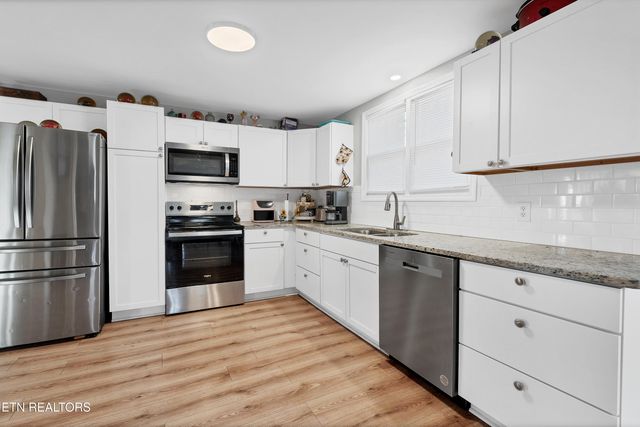 200 Pennsylvania Ave, Etowah, TN 37331