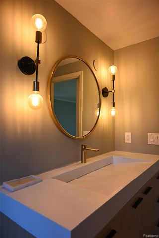 4427 Cahill Drive, Troy, MI 48098