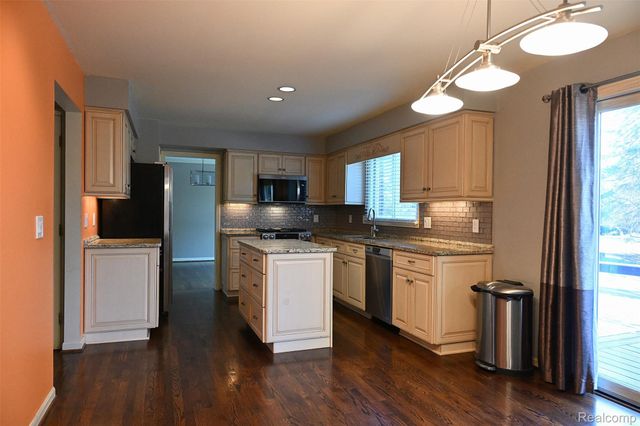 4427 Cahill Drive, Troy, MI 48098