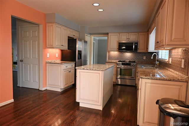 4427 Cahill Drive, Troy, MI 48098