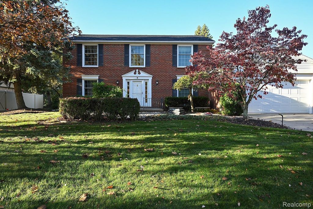 4427 Cahill Drive, Troy, MI 48098