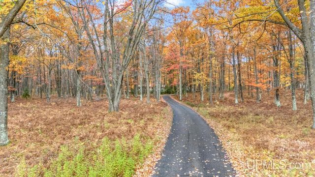 N3575 Williams Drive, Iron Mountain, MI 49801