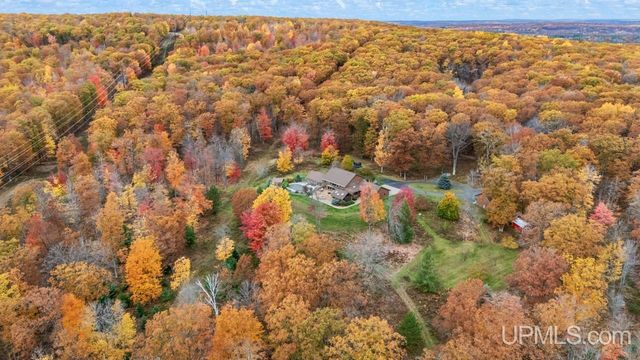 N3575 Williams Drive, Iron Mountain, MI 49801