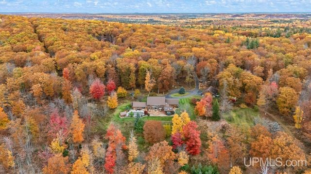 N3575 Williams Drive, Iron Mountain, MI 49801