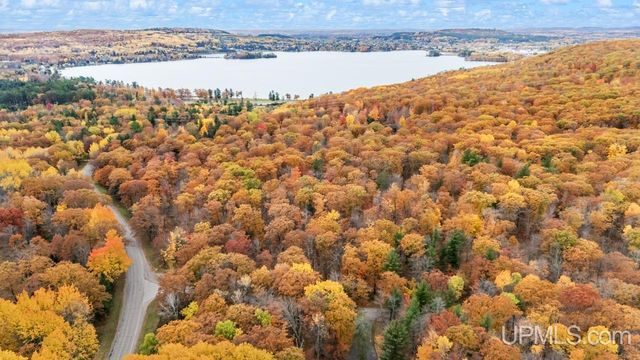 N3575 Williams Drive, Iron Mountain, MI 49801