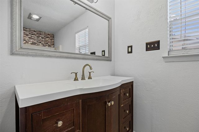 514 Yucca DR, Round Rock, TX 78681