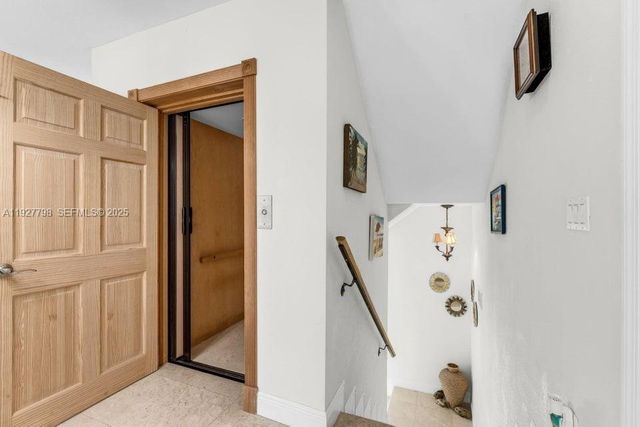 11 Center Ln, Key Largo, FL 33037