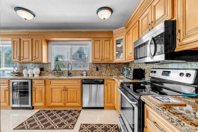 11 Center Ln, Key Largo, FL 33037