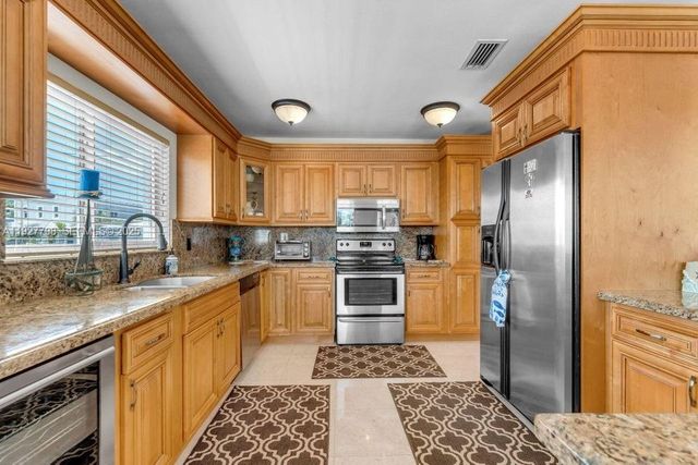 11 Center Ln, Key Largo, FL 33037