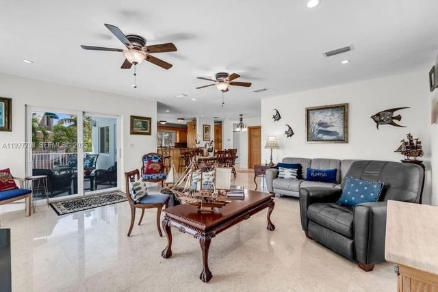 11 Center Ln, Key Largo, FL 33037