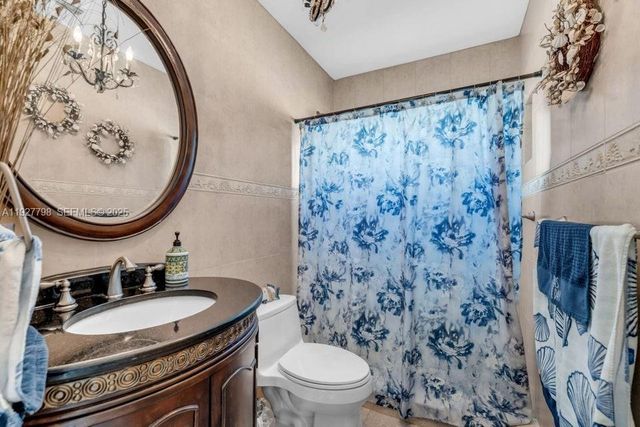 11 Center Ln, Key Largo, FL 33037