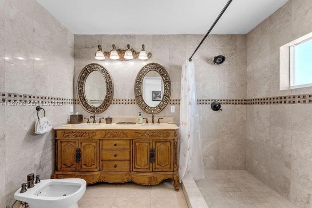 11 Center Ln, Key Largo, FL 33037