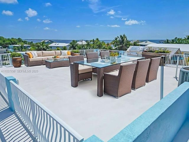 11 Center Ln, Key Largo, FL 33037