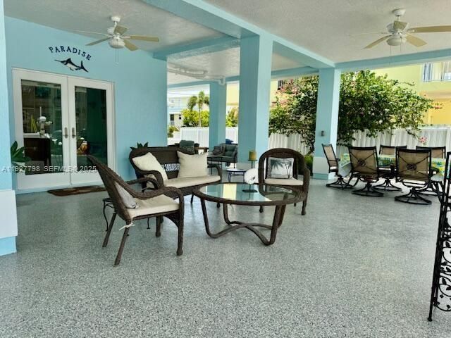 11 Center Ln, Key Largo, FL 33037