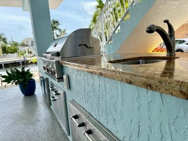 11 Center Ln, Key Largo, FL 33037