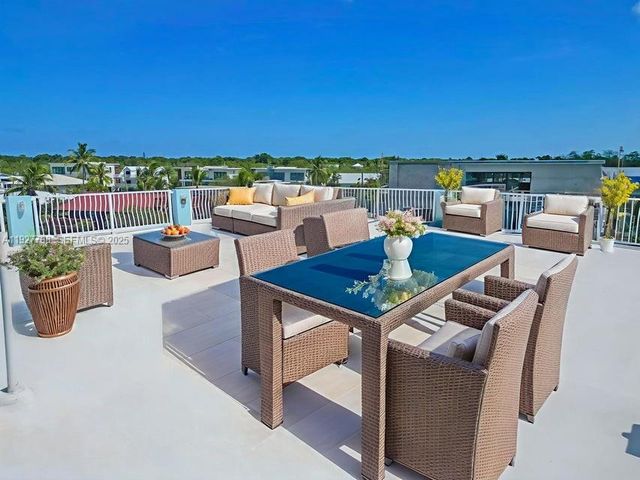 11 Center Ln, Key Largo, FL 33037