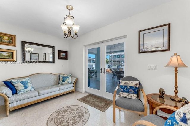 11 Center Ln, Key Largo, FL 33037