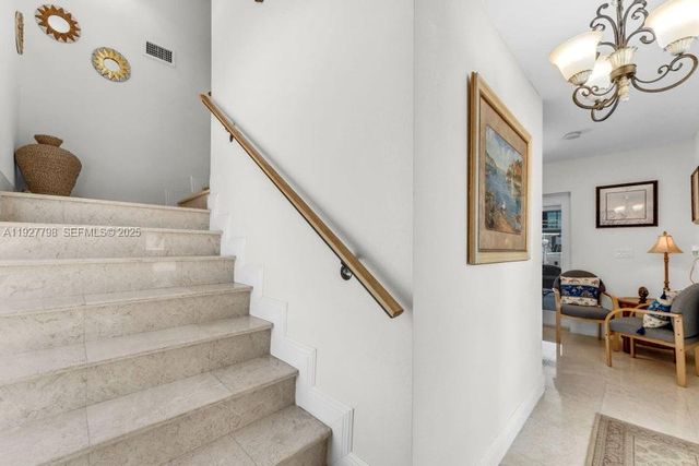 11 Center Ln, Key Largo, FL 33037