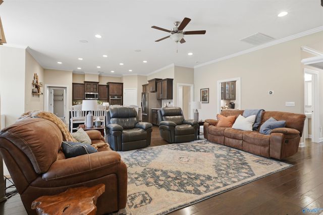 4506 Waverly Court SE, Owens Cross Roads, AL 35763