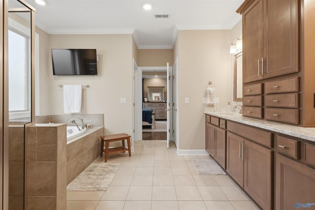 4506 Waverly Court SE, Owens Cross Roads, AL 35763