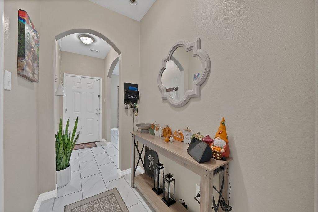 6148 Chalk Hollow Drive, Fort Worth, TX 76179 — photo 2