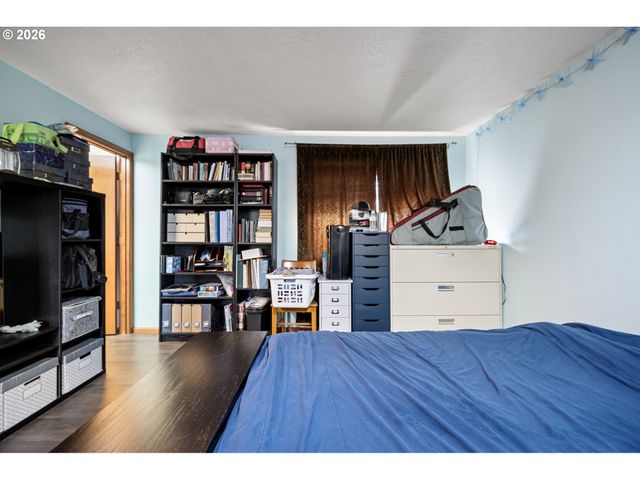25181 CHENEY Dr, Veneta, OR 97487