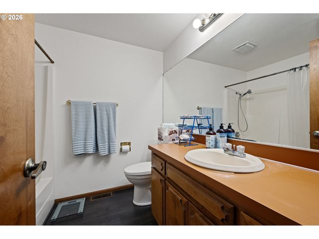 25181 CHENEY Dr, Veneta, OR 97487
