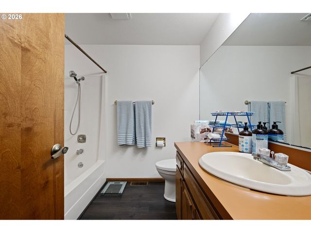 25181 CHENEY Dr, Veneta, OR 97487