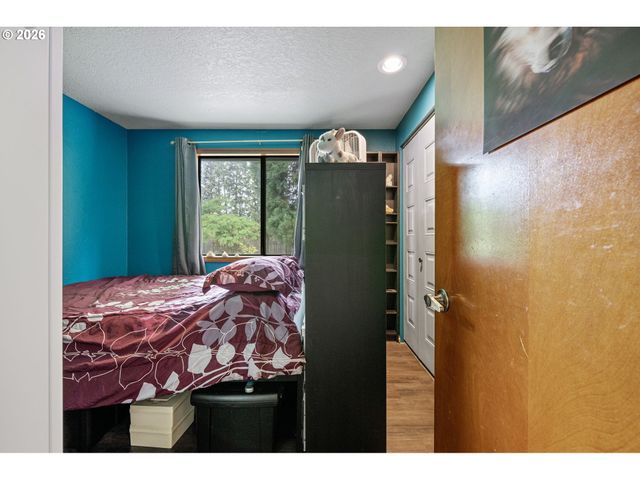 25181 CHENEY Dr, Veneta, OR 97487