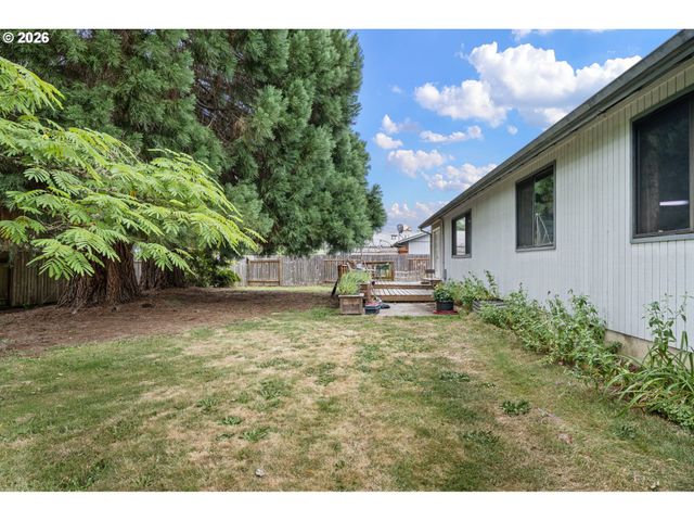 25181 CHENEY Dr, Veneta, OR 97487