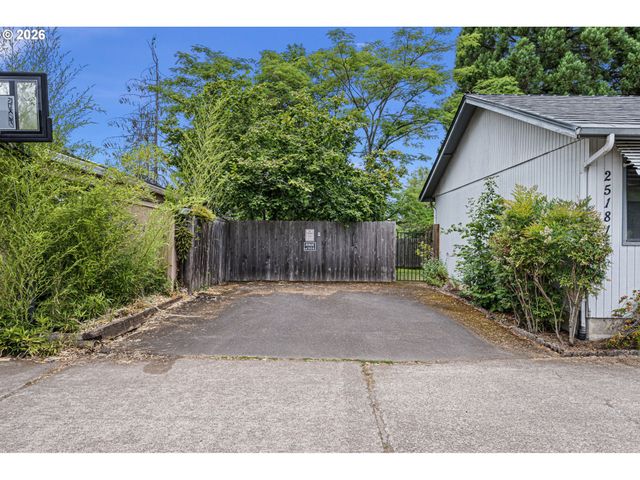 25181 CHENEY Dr, Veneta, OR 97487