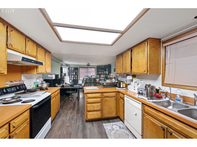 25181 CHENEY Dr, Veneta, OR 97487