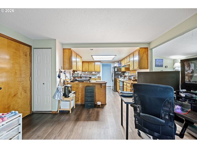 25181 CHENEY Dr, Veneta, OR 97487